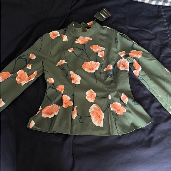 FOREVER 21 FLORAL LONG SLEEVE WITH ZIPPER (NEW WITH TAGS) - Picture 3 of 7